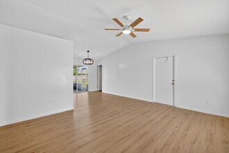 561 SE Karrigan Terrace in Port St. Lucie, FL - Building Photo - Building Photo