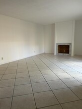 601 Springdale Cir in Palm Springs, FL - Building Photo - Building Photo