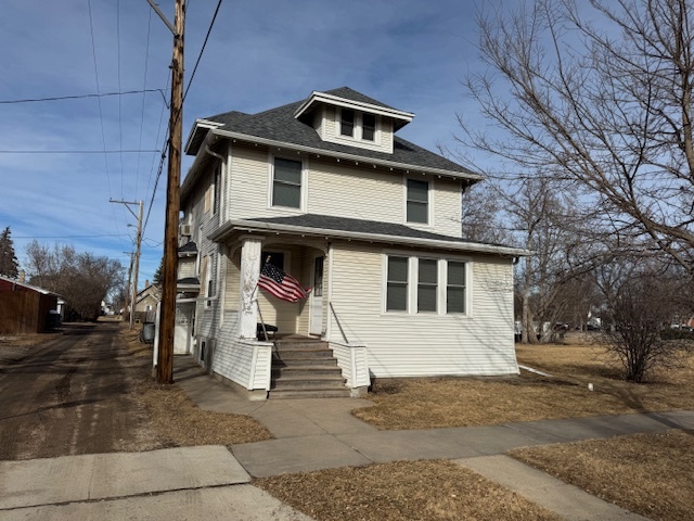 411 4th Ave SE in Aberdeen, SD - Building Photo