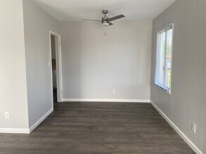 2245 Granada Ave in Long Beach, CA - Building Photo - Building Photo