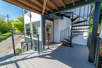 329 Lakeside Ave S in Seattle, WA - Building Photo - Building Photo