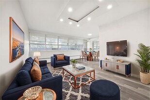 65 Thorncliffe Park Dr in Toronto, ON - Building Photo