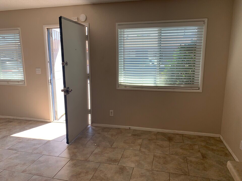 516 W Atkins Ave, Unit A in Ridgecrest, CA - Building Photo