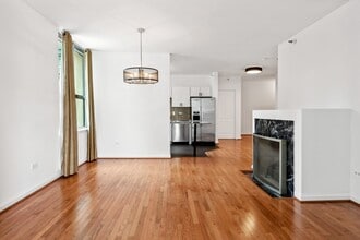 125 S Jefferson St, Unit 704 in Chicago, IL - Foto de edificio - Building Photo