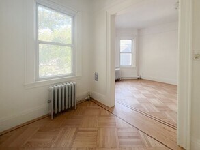228 E 9th St in Brooklyn, NY - Foto de edificio - Building Photo