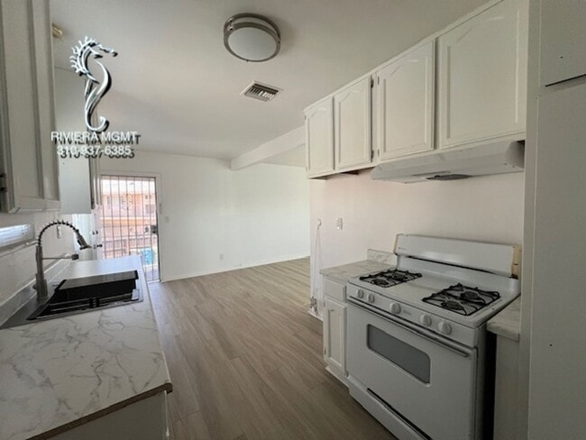 514 S Grevillea Ave in Inglewood, CA - Building Photo - Building Photo