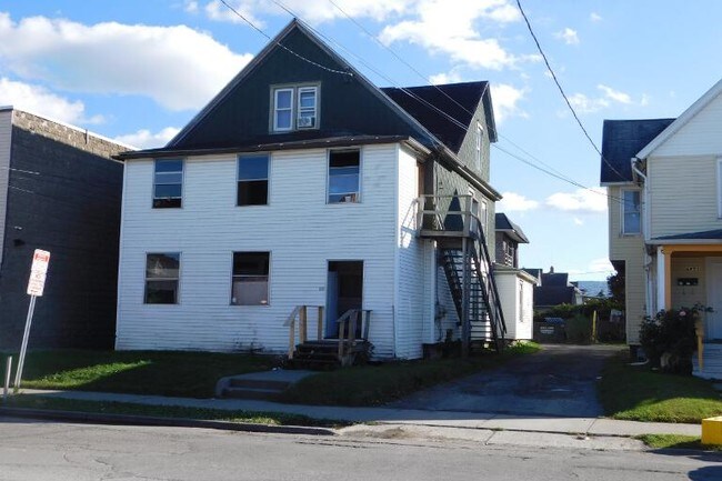 212 Grand Ave in Johnson City, NY - Building Photo - Building Photo