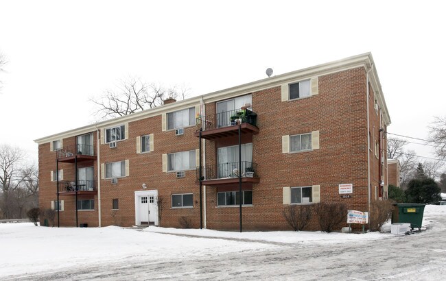 1004 S River Rd in Des Plaines, IL - Building Photo - Building Photo