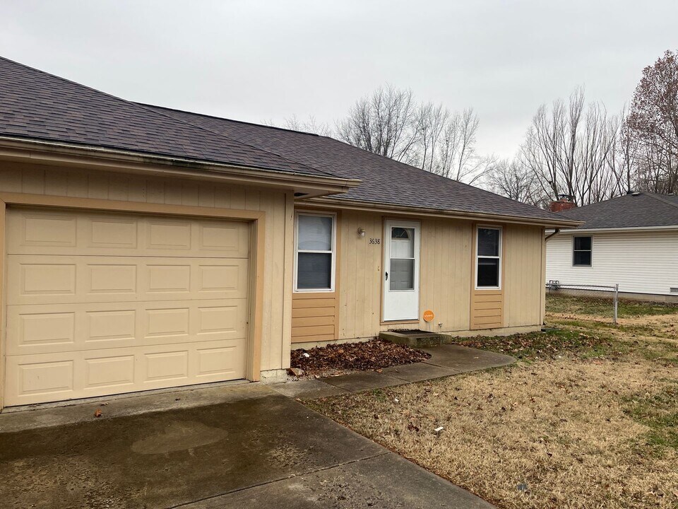 3636 W Harrison St-Unit -3638 in Springfield, MO - Building Photo