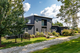 11 Longview Rd in Kent, CT - Building Photo - Building Photo