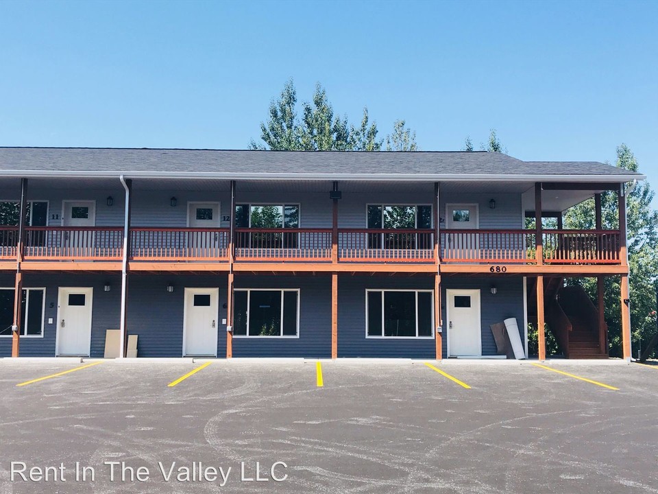 680 N Luke St in Wasilla, AK - Building Photo