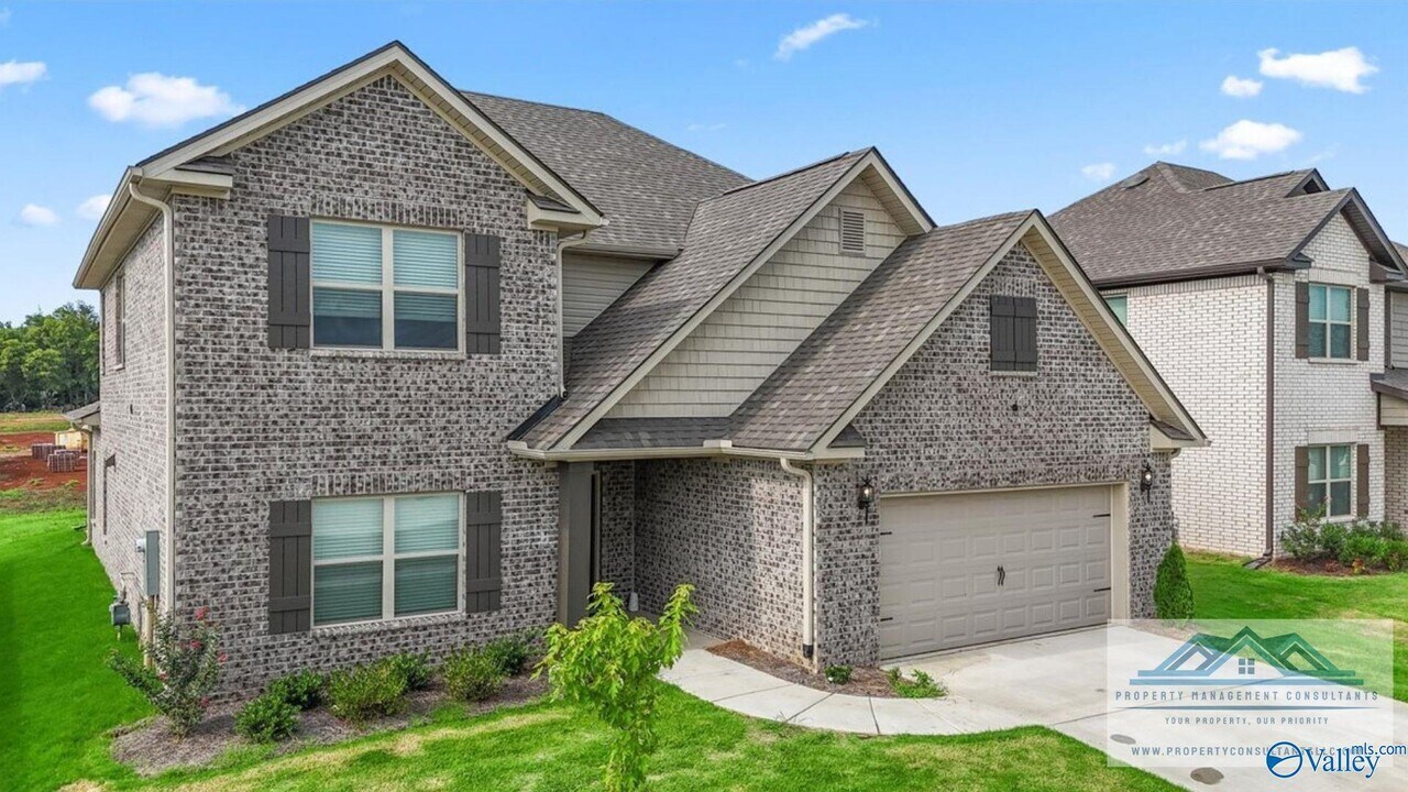 132 Huffman St in Hazel Green, AL - Building Photo