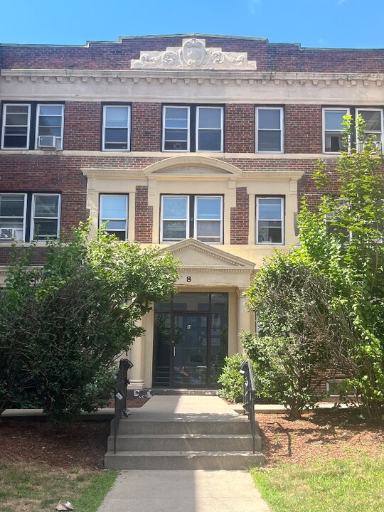 8 Walnut St in Everett, MA - Building Photo