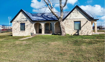 109 S Broadway St in Cresson, TX - Building Photo