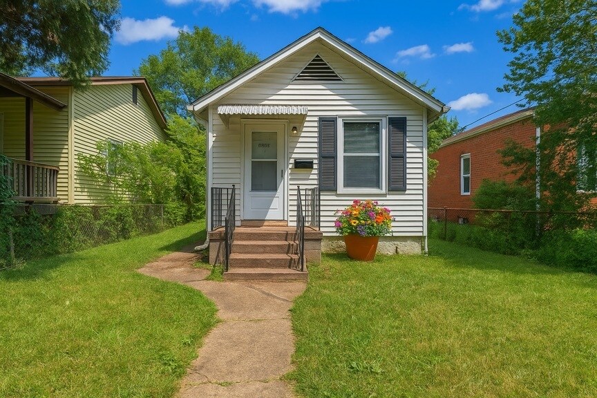 5303 Hamilton Ave in Jennings, MO - Building Photo