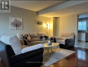 70 Chapman Ct in London, ON - Building Photo - Building Photo