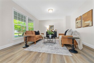 2 Oak Point Ct in St. Peters, MO - Building Photo - Building Photo