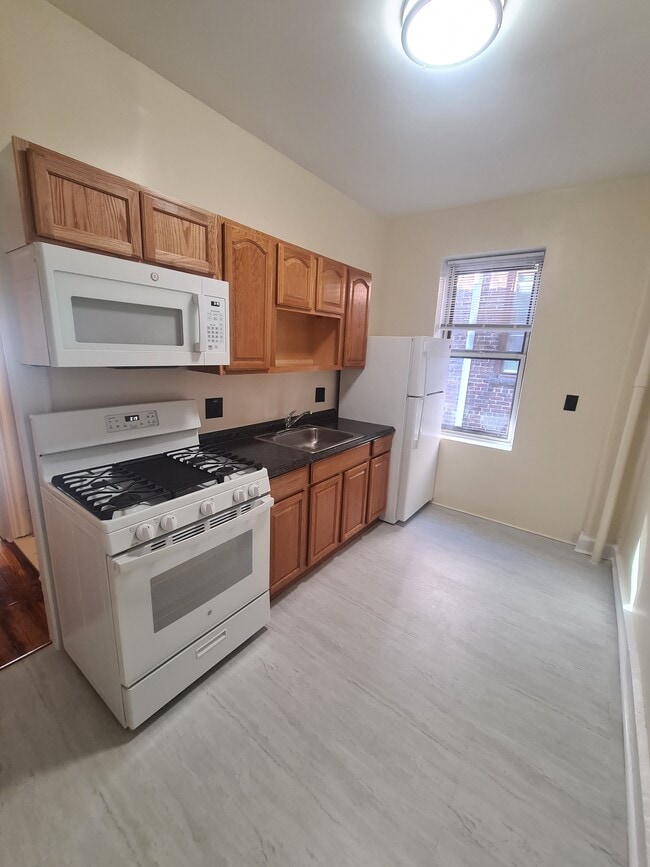 42 Kelly Pkwy Apartments and Nearby Bayonne Apartments For Rent