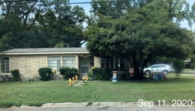 1225 Coit St in Denton, TX - Building Photo - Building Photo