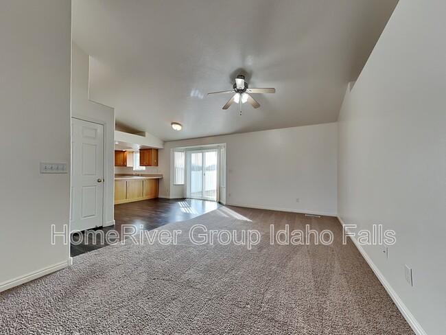 3676 Briar Creek Ln in Ammon, ID - Foto de edificio - Building Photo