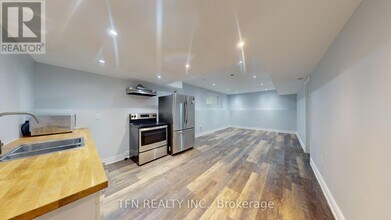 1048 Gilmore Ave in Innisfil, ON - Building Photo - Building Photo