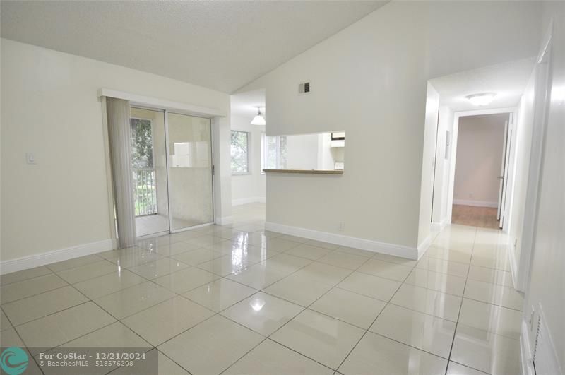 5646 Rock Island Rd in Tamarac, FL - Building Photo