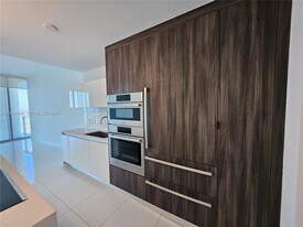 851 NE 1st Ave, Unit 4000 in Miami, FL - Building Photo