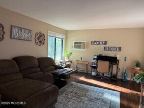 17 Pine Cluster Cir in Englishtown, NJ - Building Photo - Building Photo