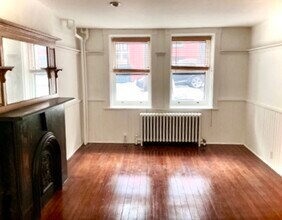 45 Elm St, Unit Garden level in Albany, NY - Building Photo - Building Photo