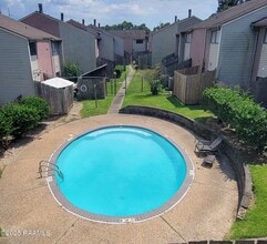 110 W Bayou Pkwy in Lafayette, LA - Foto de edificio - Building Photo