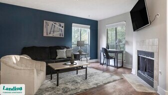 2000 E Lake Pkwy in Marietta, GA - Building Photo