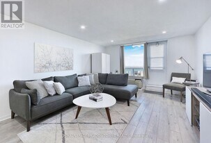 6720 Glen Erin Dr in Mississauga, ON - Building Photo