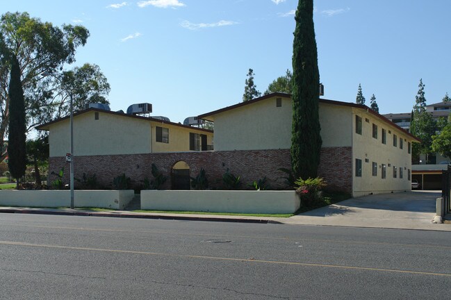 465-469 E Bradley Ave in El Cajon, CA - Building Photo - Building Photo