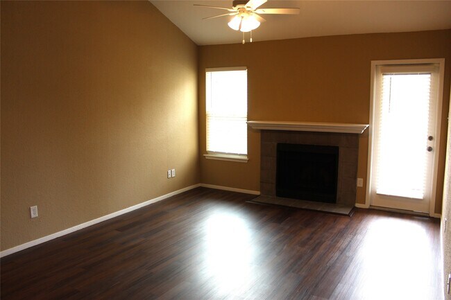 2011 Spenwick Dr in Houston, TX - Building Photo - Building Photo