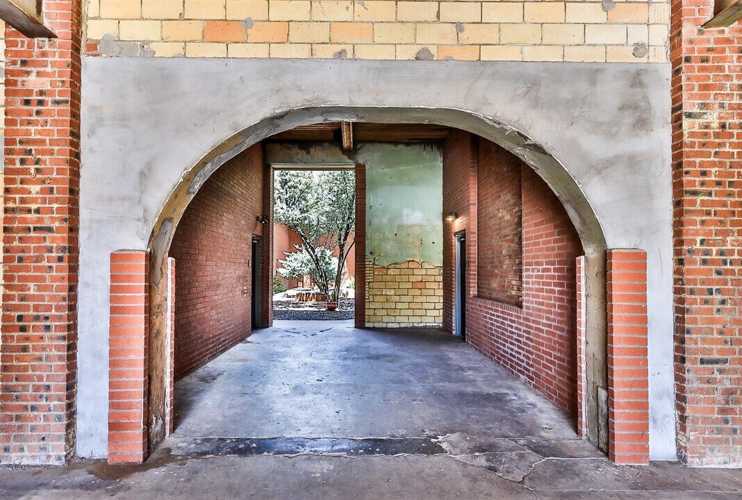 1401 Avenue J in Lubbock, TX - Building Photo