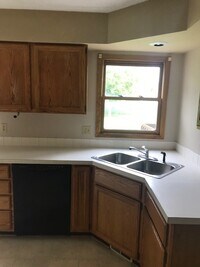 675 Ashworth Dr, Unit Three photo'