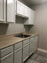 701 W Sycamore St, Unit 107 in Denton, TX - Building Photo - Building Photo