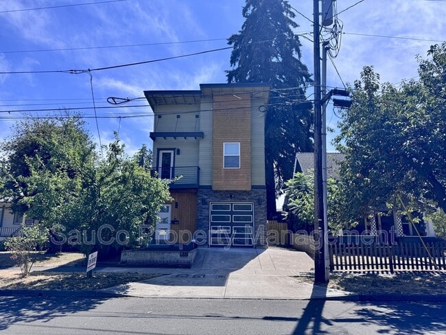 property at 832 SE Cedar St
