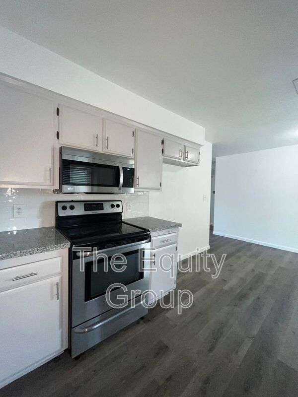 911 S Demaree St in Visalia, CA - Building Photo - Building Photo