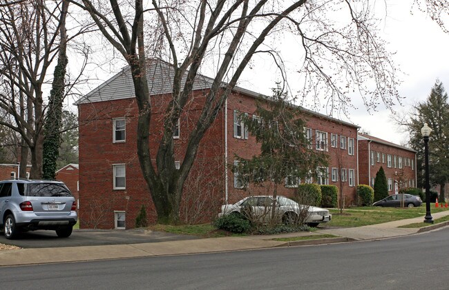 Westover Village in Arlington, VA - Foto de edificio - Building Photo