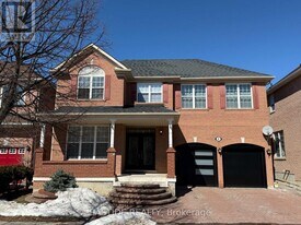 8 Redbud St in Markham, ON - Building Photo