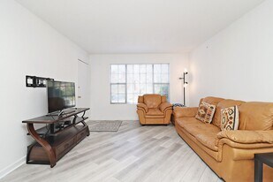 2517 Hydraulic Rd in Charlottesville, VA - Building Photo