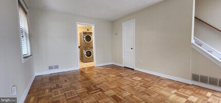 5830 Biscayne Dr in Alexandria, VA - Building Photo - Building Photo