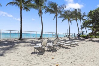 3000 S Ocean Dr in Hollywood, FL - Building Photo - Building Photo