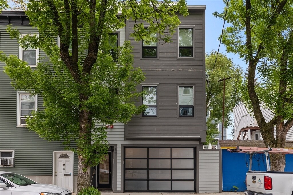 80 Everett St in Boston, MA - Building Photo