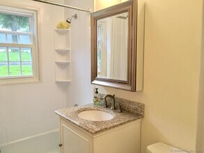 88 Heritage Hill Rd in New Canaan, CT - Building Photo - Building Photo