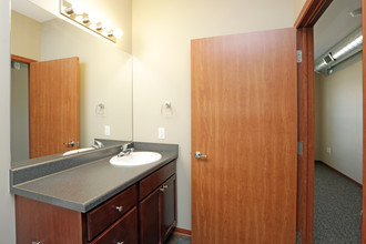 Harris Oak Hill Apartments in Cedar Rapids, IA - Building Photo - Interior Photo