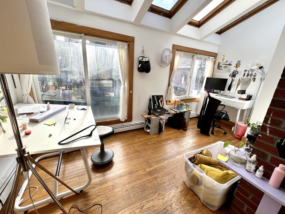 2 Inman Pl, Unit 2 in Cambridge, MA - Building Photo
