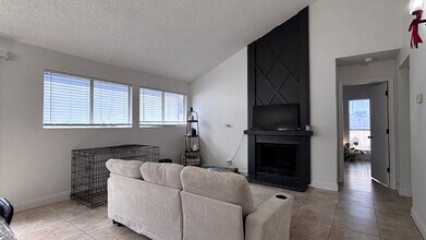 2318 El Molino Cir in Las Vegas, NV - Building Photo - Building Photo