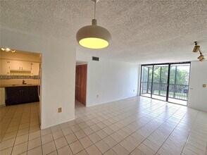 2500 NE 135th St in North Miami, FL - Building Photo - Building Photo